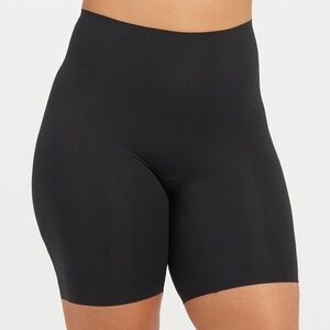 NWT Spanx SPANXsmooth™ Fit-To-You Mid-Thigh Short - size XL